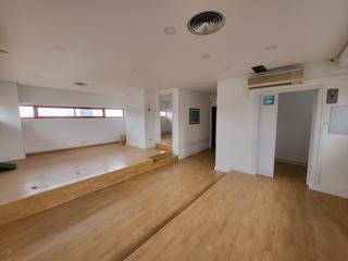 Miete Büro in Calle de tierra de barros 2. Oficina en coslada 85 m2