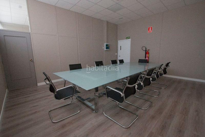 Foto 299ceedf-15ec-4e40-b190-dc6fd7ea4fc0. Lloguer oficina a calle de la mancha 1 a El Barral Ferial Coslada
