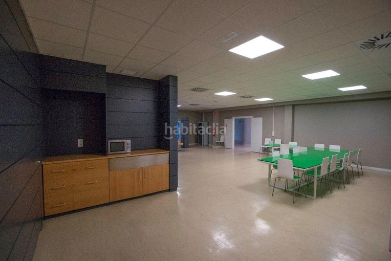 Foto b67be15a-fb6d-41fc-a3b3-2b2995cdf443. Lloguer oficina a calle de la mancha 1 a El Barral Ferial Coslada