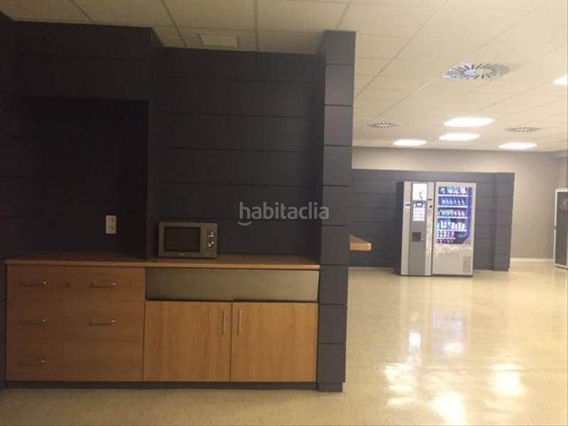 Foto 0fd1954c-ce07-4c22-87bf-a8ec1f3f184b. Alquiler oficina en calle de la mancha 1 oficina en centro de negocios, 55 m2 en Coslada