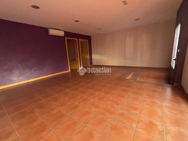 Foto b887df9a-2324-4ff0-98fc-87a2aeef6245. Local comercial amb calefacció a Centro Colmenar Viejo