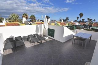 Casa a Playa del Inglés. Impresionante casa de tres apartamentos en playa del inglés