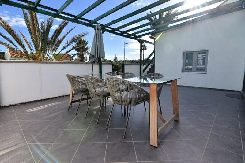 Foto bf5c652a-51e1-4d0b-80e9-0f715d46ce6b. Casa amb piscina a Playa del Inglés San Bartolomé de Tirajana