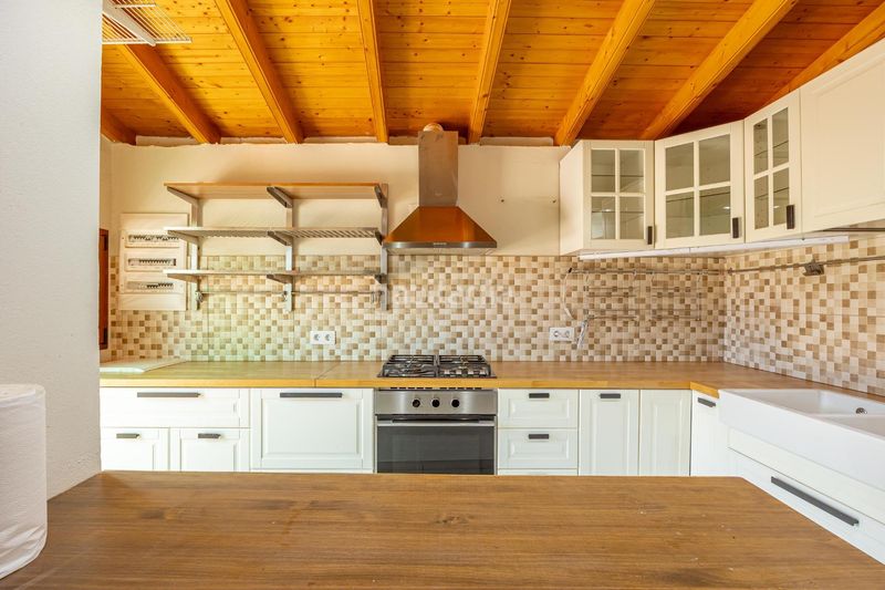 Foto b1fd661d-22ab-4d5f-ae15-7799fd2c5b50. Masia amb aparcament piscina a Vega de San Mateo