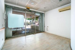 Locale commerciale in Magaluf. Se vende local comercial y almacén anexo de 129 m2 en magalluf