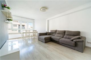 Appartement à Son Canals. Amplio piso reformado de 4 habitaciones en calle aragón