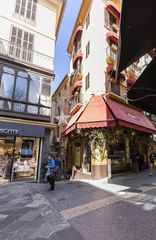 Building  Plaza de cort. Edificio entero de lujo en plaza cort