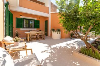 House  Calle de son garrit. Espectacular planta baja con jardín privado