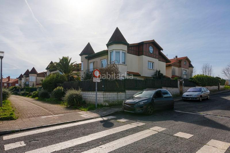 Foto f3be149f-09f9-4f84-8fe5-350566999d2c. Reihenhaus in belatza 51 in santa maría de Getxo Getxo