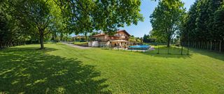 Casa adossada a Barrio garaioltza 18. Casa adosada en venta en lezama, 5 dormitorios.