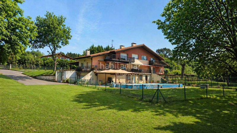 Foto c5295e1f-e6e8-464c-afe3-311542bd4533. Casa a schiera in barrio garaioltza 18 in Lezama