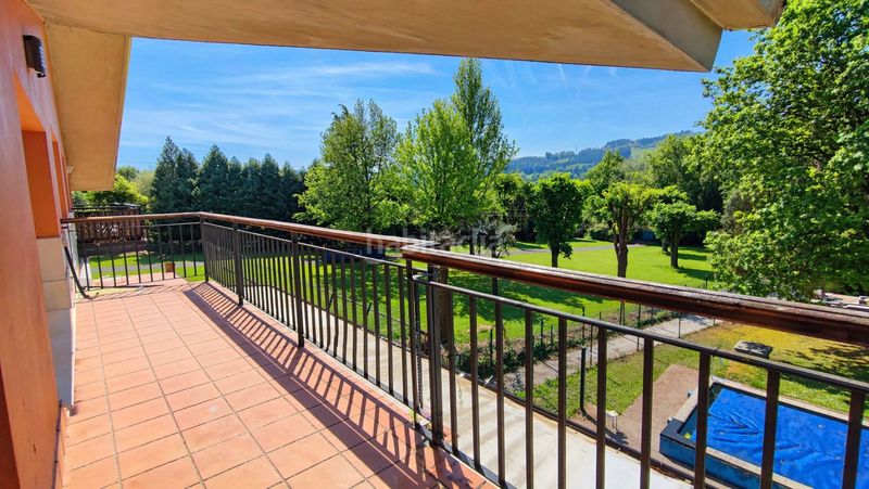Foto f3a48e68-51fb-4400-978f-273a472cfc9f. Casa a schiera in barrio garaioltza 18 in Lezama