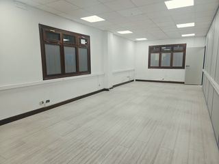 Lloguer Local Comercial a Las Arenas. Local com. en alquiler en las arenas, 2 despachos.