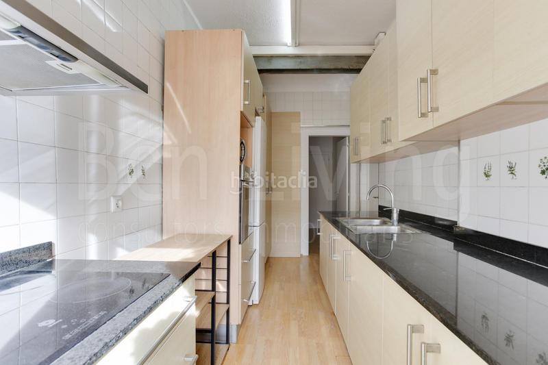 Foto da143069-f8da-4e2a-84fd-e0f06130b6db. Location appartement dans carrer de folgueroles 48 dans Barcelona