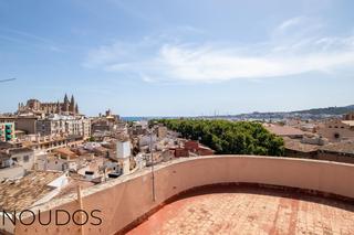 Etagenwohnung in Sant Nicolau. Piso para reformar en el centro de palma.