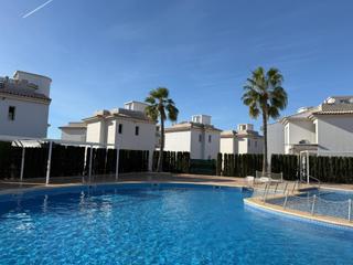 Casa  Calle de sa vinyola. Te presentamos esta fantástica vivienda de dos dormitorios situa