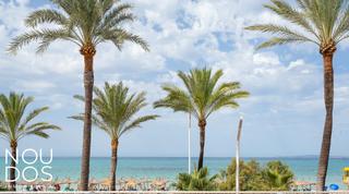 Flat in S´Arenal. Piso reformado con terraza de 200m en primera linea de playa