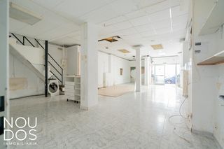 Local Comercial a Carrer de la Reina Violant