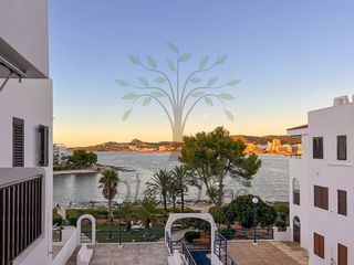 Apartamento  Carrer des cal�. Venta de luminoso apartamento con vistas al mar y a la bah�a de