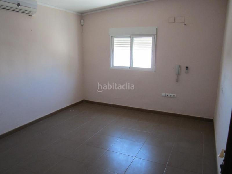 Foto ed69bc3b-a701-41d7-a0ff-19f3cbe0f097. Location bureau dans Riba - roja de Túria