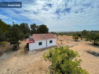 Xalet a Cheste. Chalet con 18.367m2 de parcela situado en zona portillo roque de