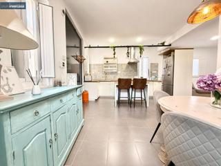 Casa en El Carmen. Casa urbana en venta, situada en zona socusa de manises