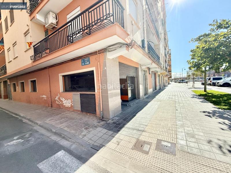 Foto fb05fbcc-b24f-461a-b135-7aba75d3e7dd. Alquiler local comercial  esquinero en zona revendo jose palacios parque moli animeta en Quart de Poblet