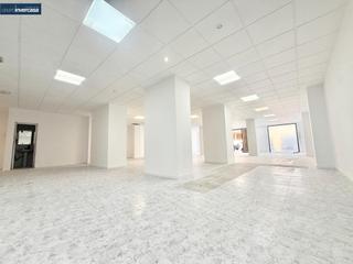 Lloguer Local Comercial a Alfafar. Local comercial reformado de 508m2 en edificio modernista en zon