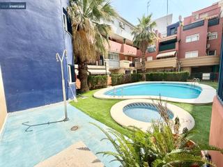 Dplex en Aldaia. Dplex en planta baja con piscina comunitaria en aldaia