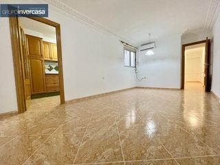 Etagenwohnung in Quart de Poblet. Segundo piso sin ascensor, con inquilino, se encuentra situado e