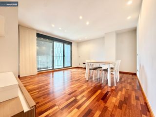 Rent Flat in Quart de Poblet. Piso, garaje y trastero situado en la gran manzana, con piscina