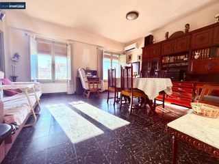 Appartement à Quart de Poblet. Piso sin ascensor para acondicionar, situado en zona parada de m