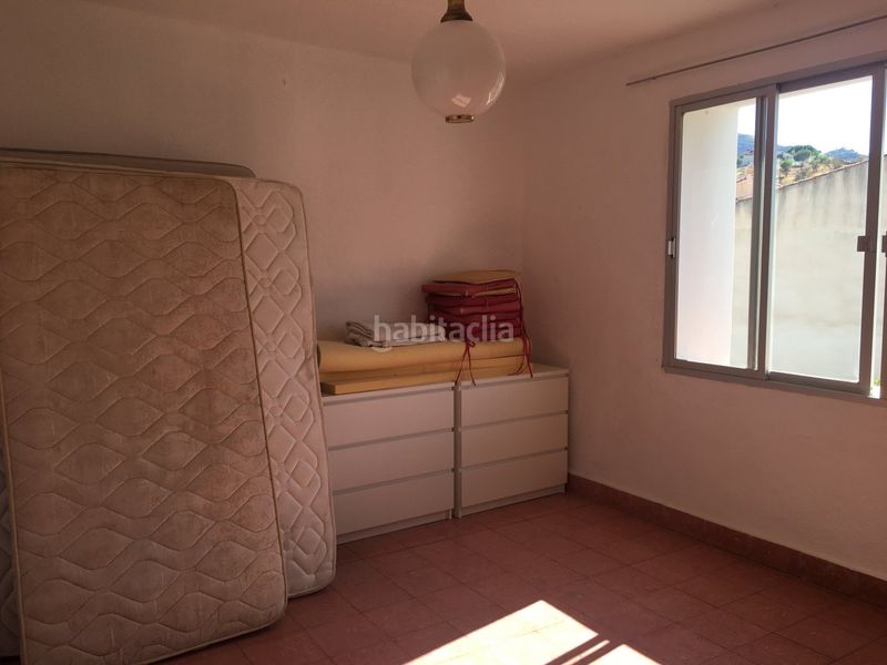 Foto f33aad38-4cc4-4f41-8c04-6da2a284893c. Casa a Ítrabo