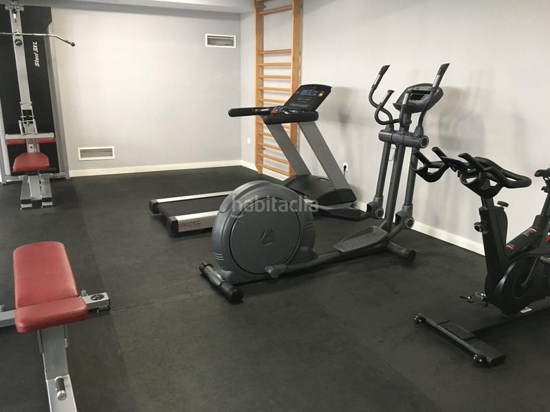 Foto 12a0d00f-bae1-4fe4-a8c0-49acfc978c20. Piso  reformado en oasis con 2 dorm., terraza, 2 baños, garaje doble, trastero, piscina, jacuzzi, sauna y gym. amueblado! en Salobreña