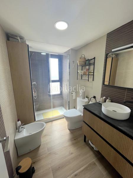 Foto 3c08544b-7242-47ef-b197-dcd9bfa01ad8. Piso  reformado en oasis con 2 dorm., terraza, 2 baños, garaje doble, trastero, piscina, jacuzzi, sauna y gym. amueblado! en Salobreña