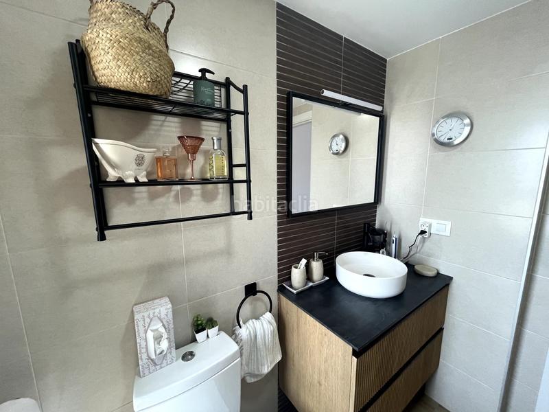 Foto 573f7c79-d0f8-4695-beb9-318f593e72cb. Piso  reformado en oasis con 2 dorm., terraza, 2 baños, garaje doble, trastero, piscina, jacuzzi, sauna y gym. amueblado! en Salobreña