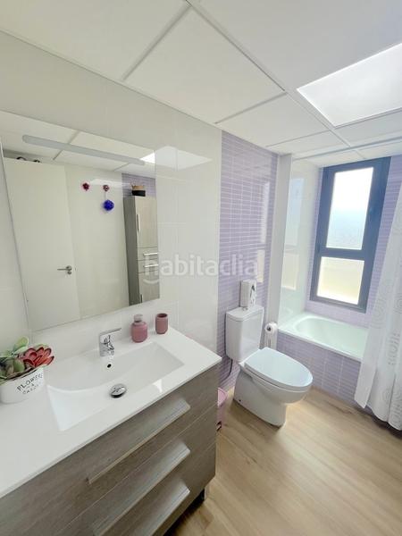 Foto 72be317c-7ca6-4ec1-93c1-ea36ddd65ebb. Piso  reformado en oasis con 2 dorm., terraza, 2 baños, garaje doble, trastero, piscina, jacuzzi, sauna y gym. amueblado! en Salobreña