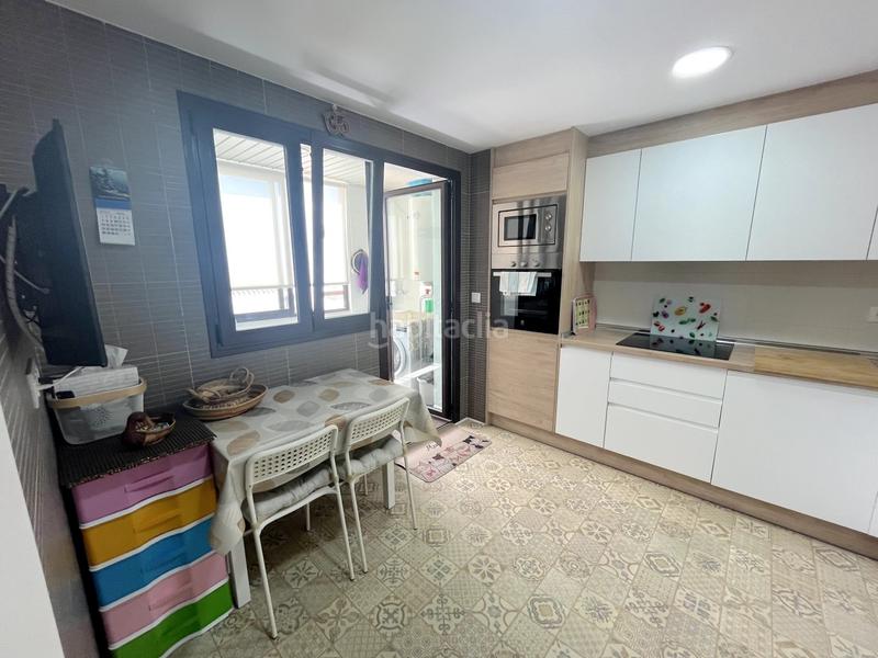Foto 90f1c1a5-45f4-4956-a7d8-b23383252d23. Piso  reformado en oasis con 2 dorm., terraza, 2 baños, garaje doble, trastero, piscina, jacuzzi, sauna y gym. amueblado! en Salobreña