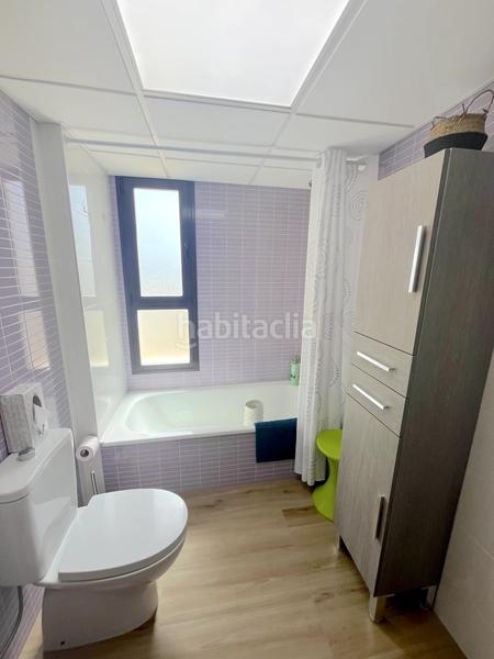Foto a4ccda8f-5540-4f08-bd46-82adbf9e184f. Piso  reformado en oasis con 2 dorm., terraza, 2 baños, garaje doble, trastero, piscina, jacuzzi, sauna y gym. amueblado! en Salobreña
