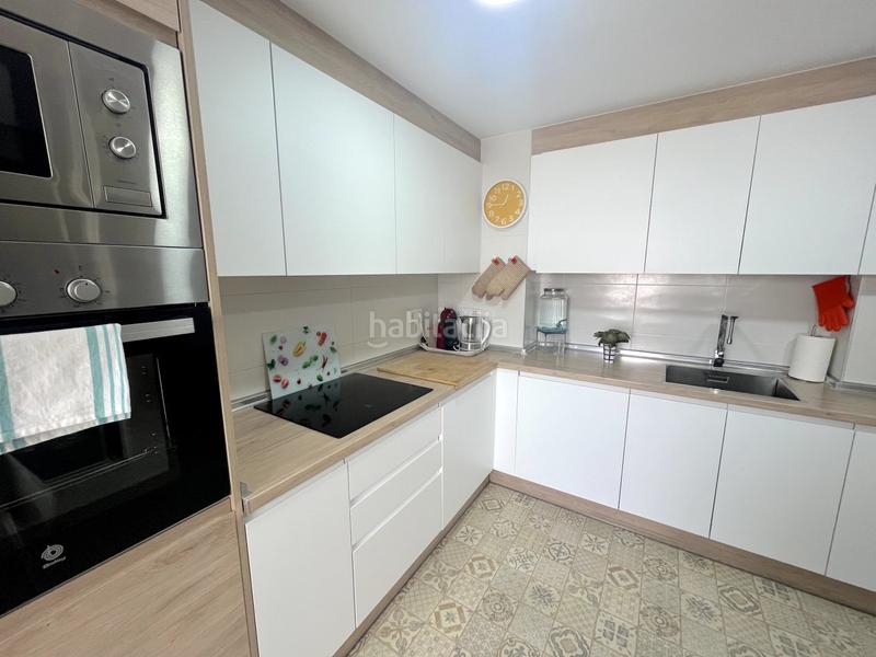 Foto ad431ff1-0fcd-423a-8c4f-c1314486042a. Piso  reformado en oasis con 2 dorm., terraza, 2 baños, garaje doble, trastero, piscina, jacuzzi, sauna y gym. amueblado! en Salobreña