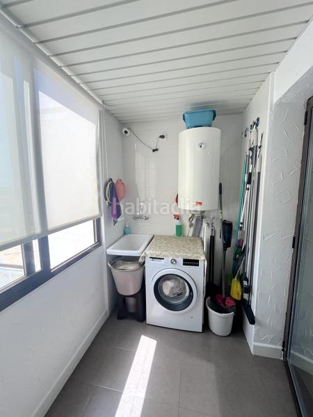 Foto aeacc7a0-6732-4145-8961-a1a091e9c449. Piso  reformado en oasis con 2 dorm., terraza, 2 baños, garaje doble, trastero, piscina, jacuzzi, sauna y gym. amueblado! en Salobreña