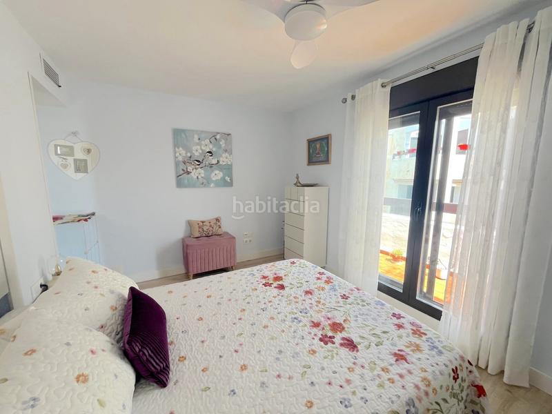 Foto d5391ca4-28b3-4dcb-b9ca-471d6dccd101. Piso  reformado en oasis con 2 dorm., terraza, 2 baños, garaje doble, trastero, piscina, jacuzzi, sauna y gym. amueblado! en Salobreña