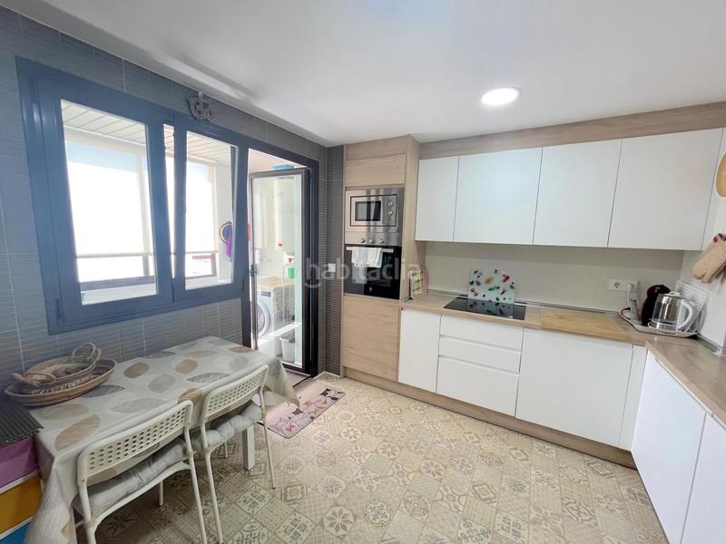 Foto e91e3937-4ad4-48d2-98b6-c18292f7d39f. Piso  reformado en oasis con 2 dorm., terraza, 2 baños, garaje doble, trastero, piscina, jacuzzi, sauna y gym. amueblado! en Salobreña