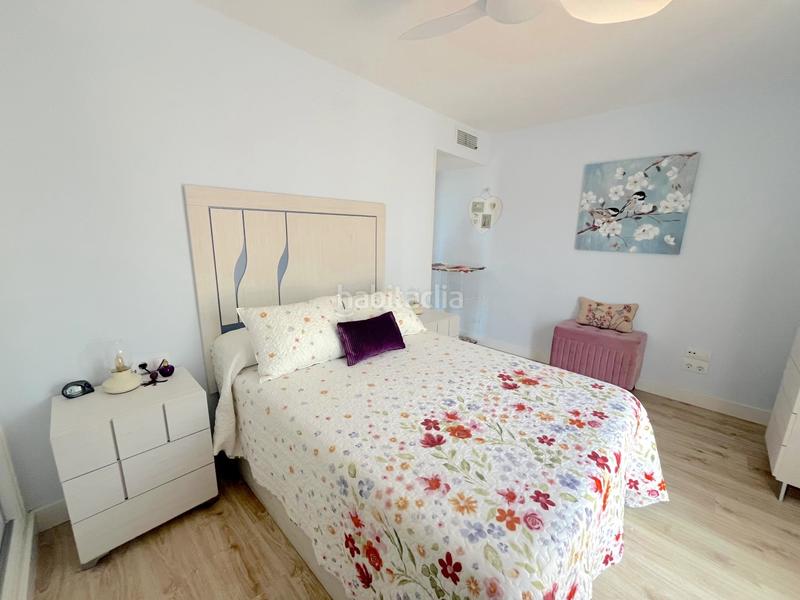 Foto ef2ec39e-abb5-411b-8f18-1e630bc5a345. Piso  reformado en oasis con 2 dorm., terraza, 2 baños, garaje doble, trastero, piscina, jacuzzi, sauna y gym. amueblado! en Salobreña