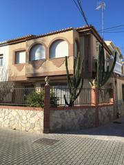 Casa a Lobres. A la venta encantadora casa en la pedanía de lobres, distribuida