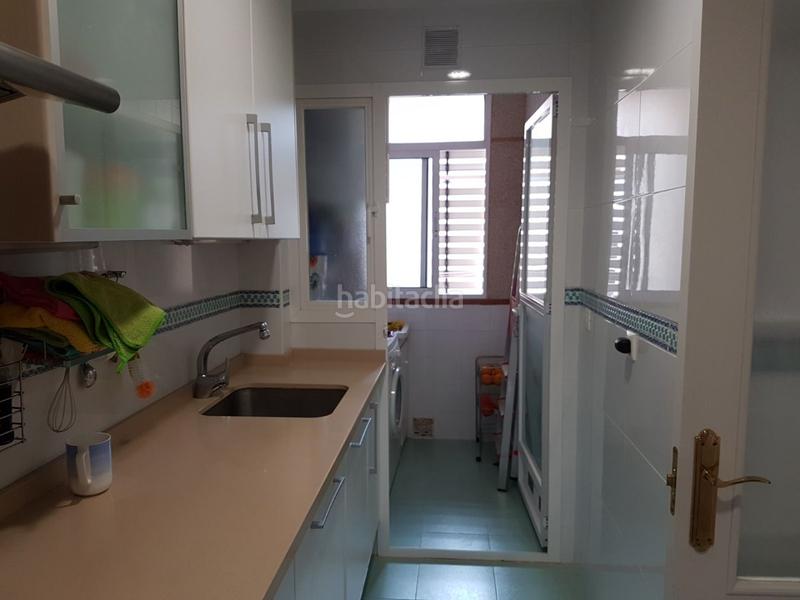 Foto be0e3871-2224-461a-923a-290774d5e64e. Alquiler piso se alquila piso en la playa en la urbanización de las arenas para temporada escolar.disponible desde el uno de septie en Salobreña