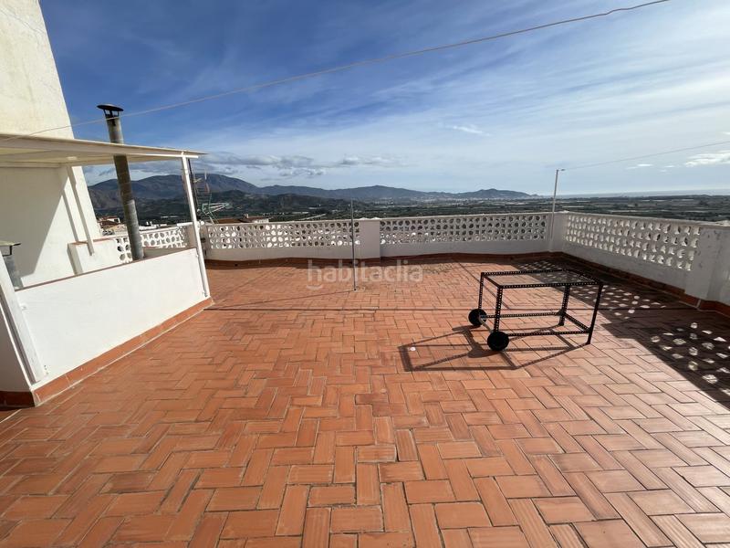 Foto 5c767eb8-9b6e-47f3-9992-23fa5ed28265. Piso se vende en el pueblo costero granadala vivienda consta de tres dormitorios, con salón comedor, baño completo, cocina en Salobreña