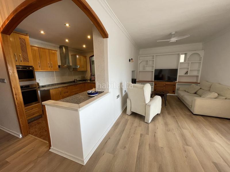 Foto acbe3f37-34ee-412c-a6a7-e6f1726a44c8. Piso se vende en el pueblo costero granadala vivienda consta de tres dormitorios, con salón comedor, baño completo, cocina en Salobreña