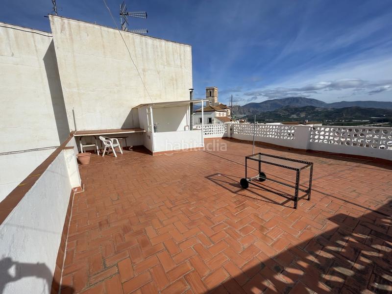 Foto da03f20e-99d9-483a-908b-4e5a96dc1969. Piso se vende en el pueblo costero granadala vivienda consta de tres dormitorios, con salón comedor, baño completo, cocina en Salobreña