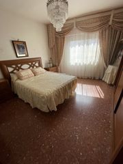 Flat in Centro. Se vende piso en salobreña muy céntrico, en plena zona centro, j